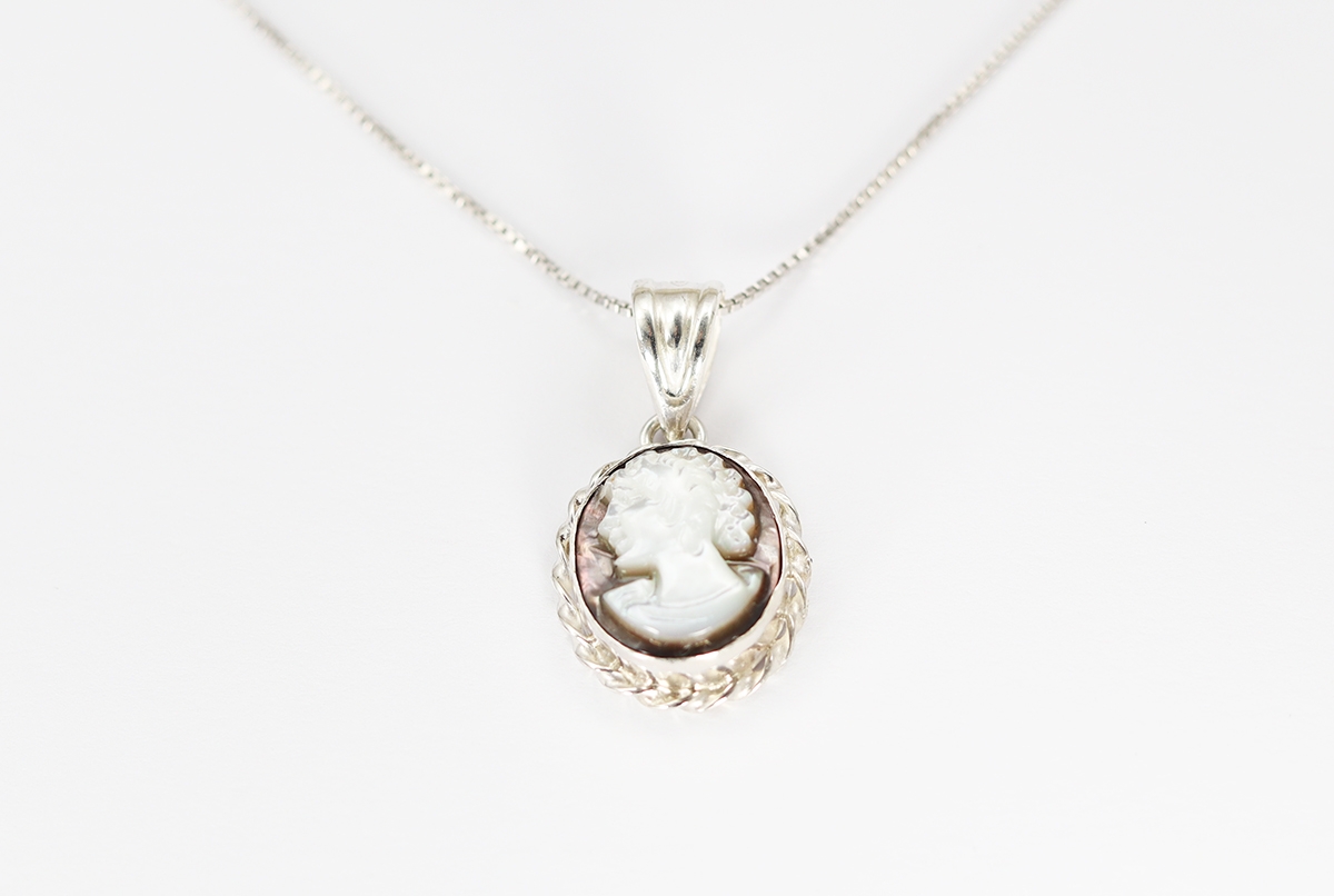 CIONDOLO MADREPERLA PROFILO 12 MM ARGENTO-2192