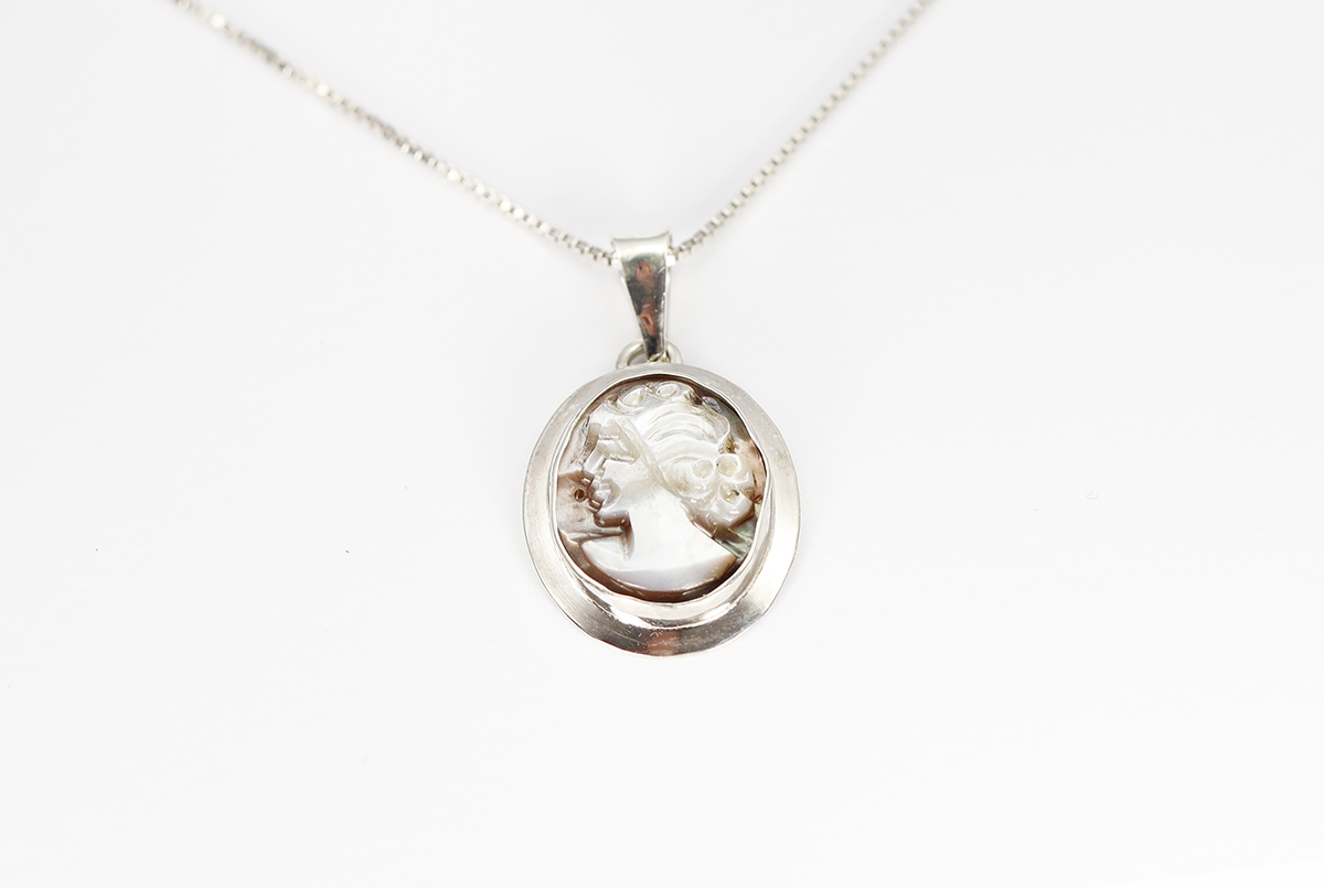 CIONDOLO MADREPERLA PROFILO 12 MM ARGENTO-2209