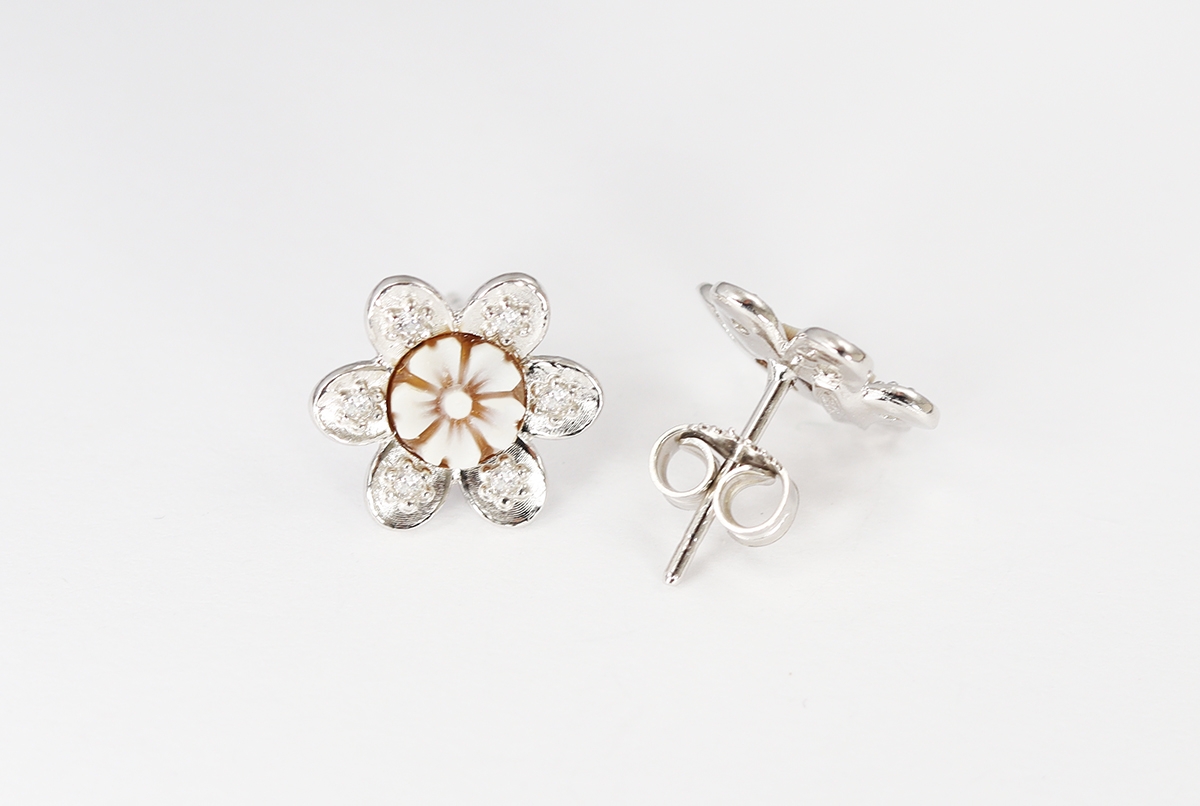 ORECCHINI FIORE SARDONICA 6 MM ARGENTO E ZIRCONI-2477
