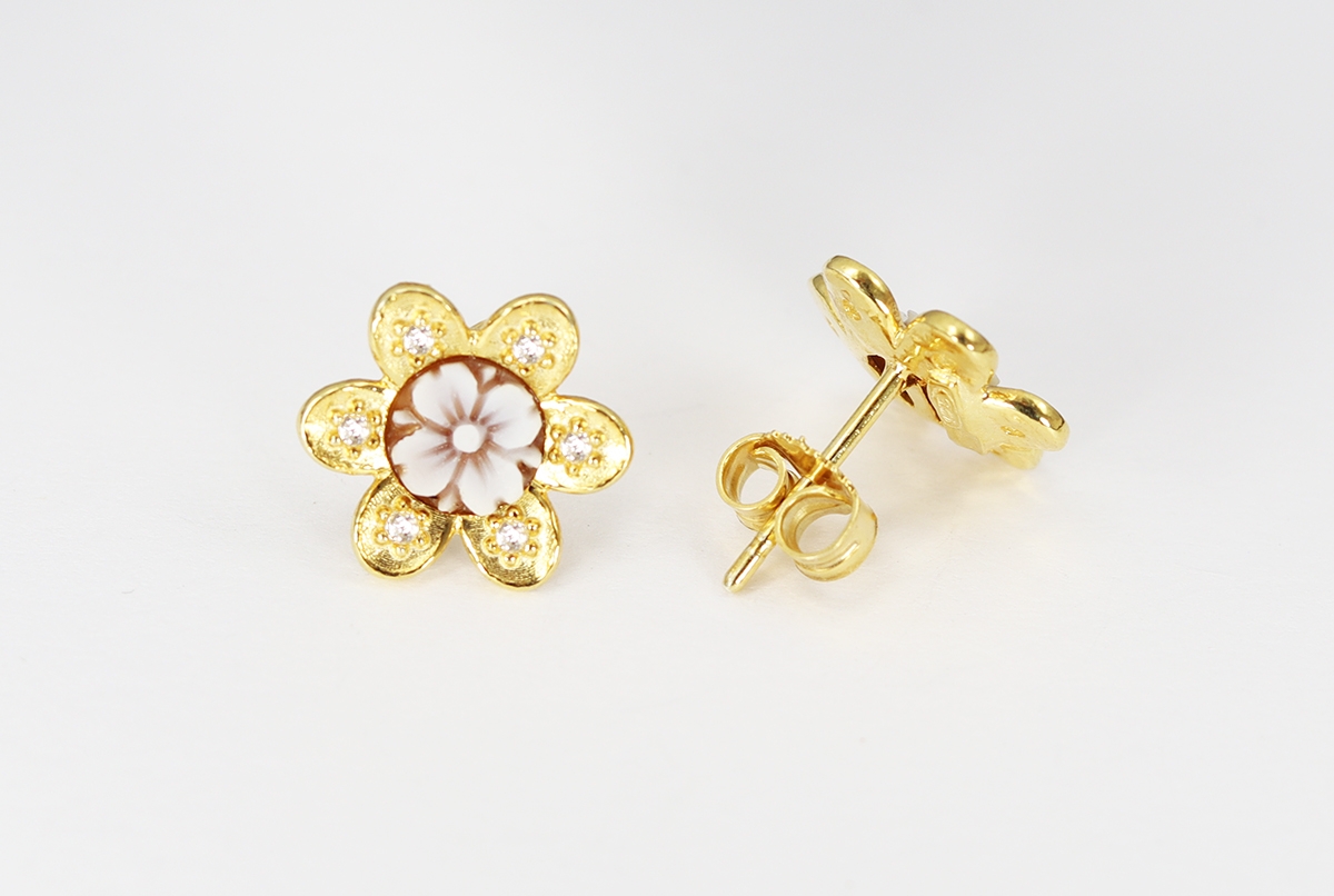 ORECCHINI FIORE SARDONICA 6 MM ARGENTO DORATO E ZIRCONI-2482
