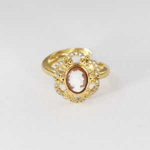 ANELLO PROFILO DI DONNA SARDONICA 8 MM ARGENTO DORATO E ZIRCONI-2742
