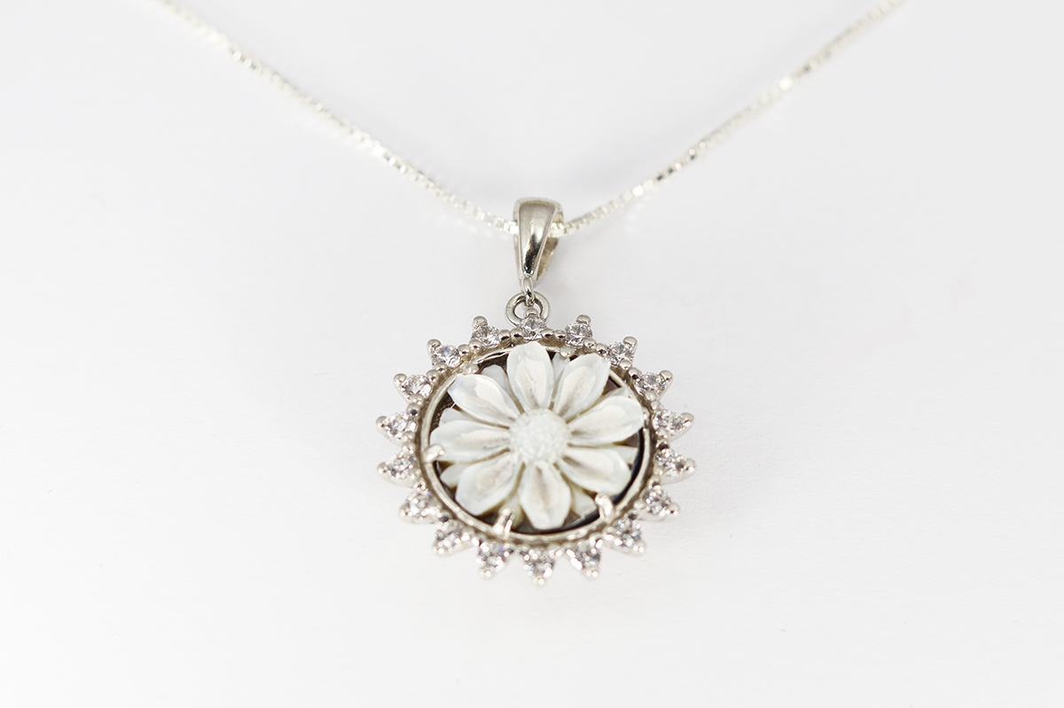 CIONDOLO GIRASOLE MADREPERLA 14MM ARGENTO E ZIRCONI-2586