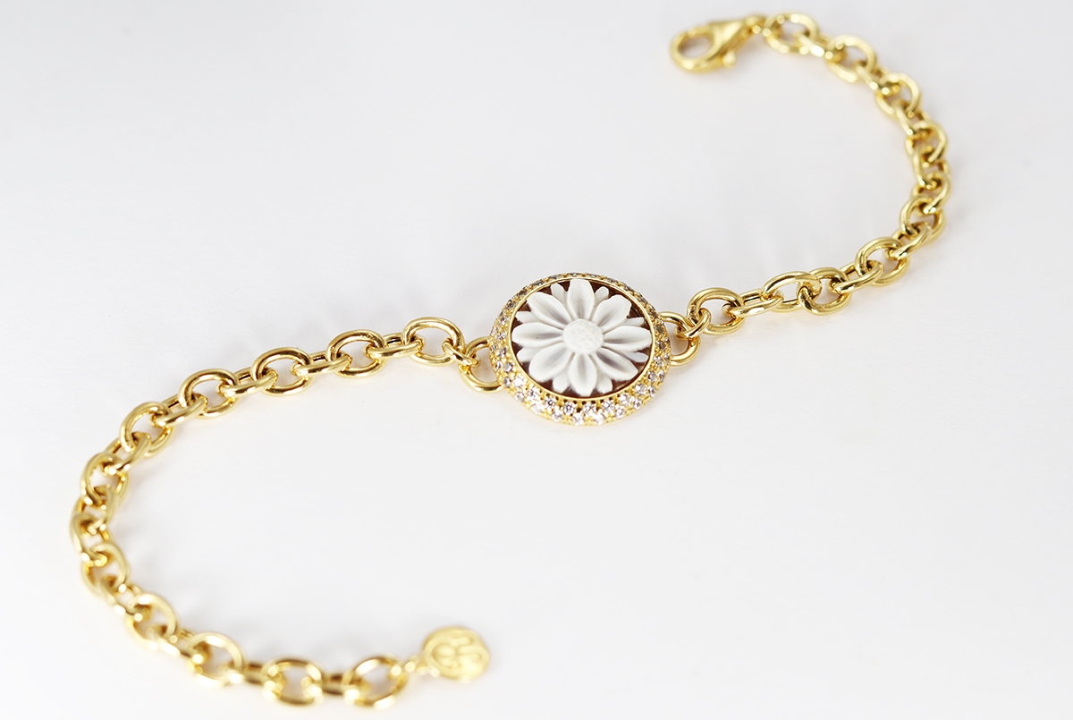 BRACCIALE CAMMEO SARDONICA 14MM ARGENTO DORATO E ZIRCONI-2494