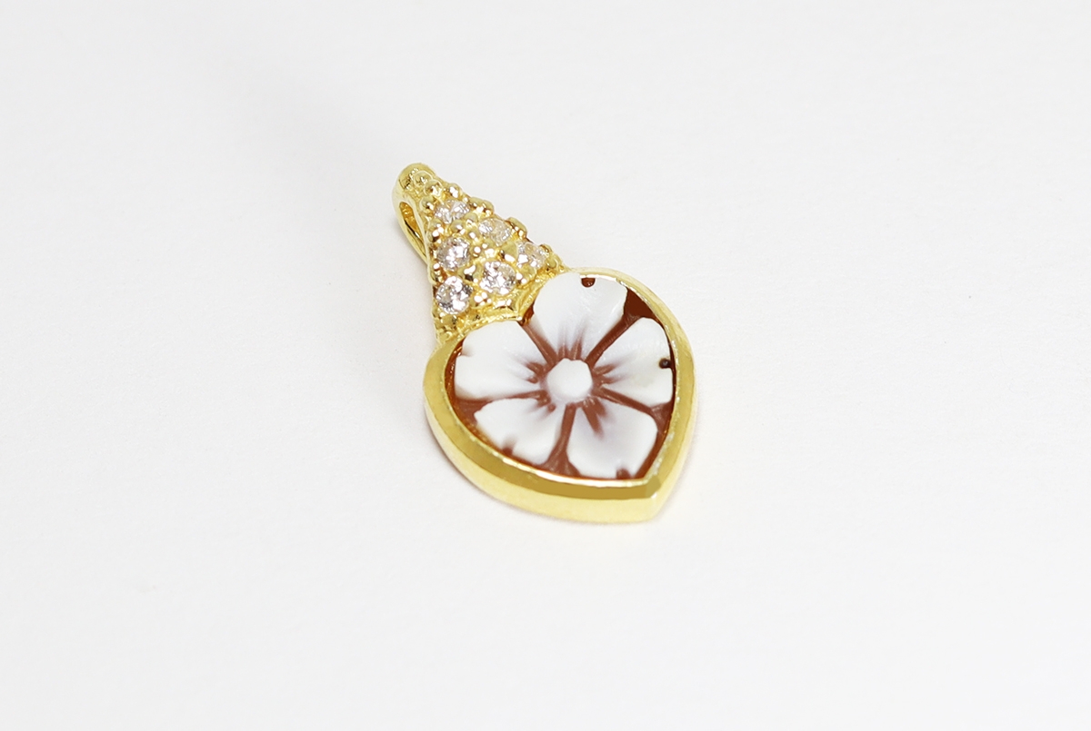 CIONDOLO SARDONICA CUORE PICCOLO 8MM ZIRCONI ARGENTO DORATO-0